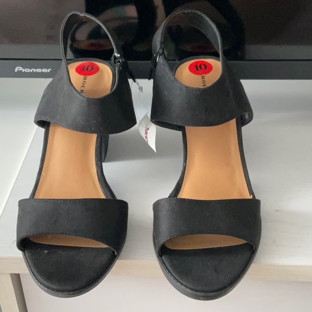 NWT Rock & Candy black sandals size 10